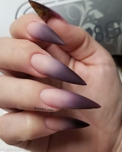 Ongles Goth, Unghie Sfumate, Unghie Nail Art, Witchy Nails, Stiletto Nail Art, Gothic Nails, Goth Nails, Matte Nails Design, Pointed Nails