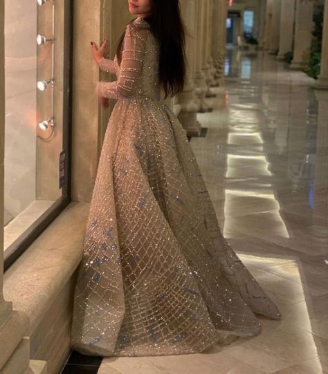 Long Gowns, Desi Fashion Casual, Classy Wedding Dress, Modest Dresses Casual, Pakistani Fancy Dresses, Beautiful Pakistani Dresses, Pakistani Wedding Outfits, Bridal Dress Fashion, Designer Dresses Casual