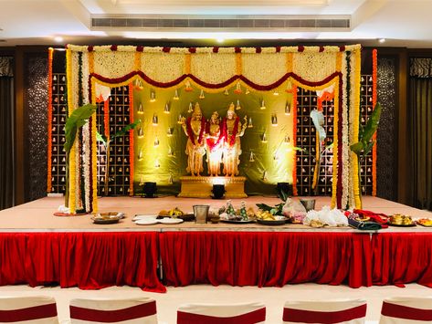 Pelli Mandapam Decoration South Indian, Traditional Wedding Backdrop, Muhurtham Decor, Marriage Stage, Pooja Backdrop, Indian Traditional Wedding, Engagement Backdrop, Engagement Stage, Engagement Stage Decoration