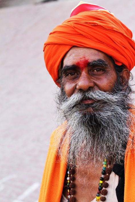 Met this yogi in Varanasi. Download this photo by Pawan Sharma on Unsplash Face Pencil Drawing, Ab De Villiers Photo, Ayurvedic Skin Care, Taking Selfie, Boho Art Drawings, Indian Pictures, Portraiture Painting, Indian People, Face Drawing Reference