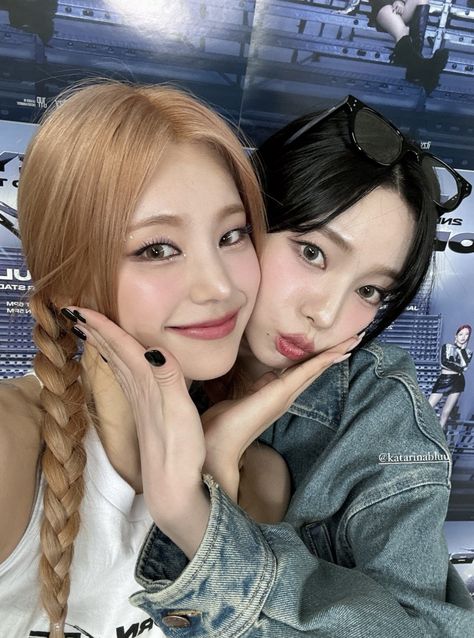 Karina Yeji, Kpop Couples, Aespa Karina, Karina Aespa, Matching Icons, Kpop Idol, Kpop Girls, Instagram Story, Diva