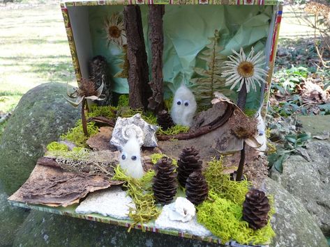 Diorama links to artists from ArtClubBlog Owl Diorama, Owl Habitat, Tiny Characters, Diorama Kids, Lion Witch Wardrobe, Recycling Activities, Deco Room, Art Docent, Diorama Ideas