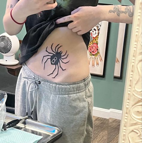 Shizuku Spider Tattoo, Spider Troupe Tattoo, Phantom Troupe Tattoo Men, Hunter Hunter Spider Tattoo, Hunter X Hunter Spider Tattoo, Spider Waist Tattoos, Spider On Waist Tattoo, Spider Tattoo On Hip, Phatom Troupe Tat