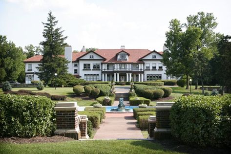 12 Creepy Houses in Missouri That Could Be Haunted Missouri Wedding Venues, Kansas City Wedding Venues, Creepy Houses, Sunken Garden, Old Mansions, Indoor Event, Outdoor Fall Wedding, Kansas City Wedding, Kansas City Missouri