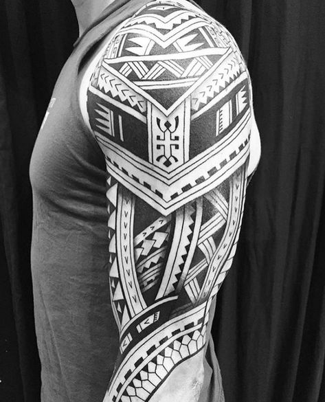 tattoos-männer-samoanische-motive-geometrische-elemente-3d-effekt Native American Tattoo Symbols, Maori Tattoo Arm, Tahitian Tattoo, Polynesian Tattoo Sleeve, Stammestattoo Designs, Slavic Tattoo, Geometric Sleeve Tattoo, Polynesian Tattoo Designs, Temporary Tattoo Sleeves