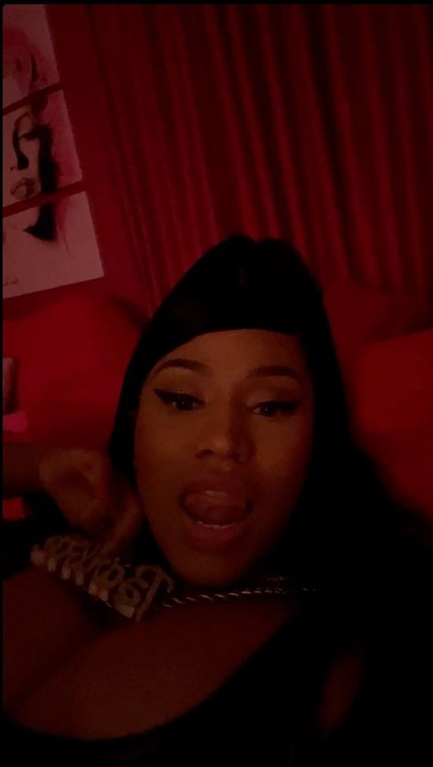 Nicki Without Makeup, Nicki Wallpaper, Nicki Minaj Aesthetic Wallpaper, Finsta Pfp, Cyberghetto Aesthetic, Old Nicki Minaj, Harajuku Barbie, New Nicki Minaj, Nicki Minaj Wallpaper