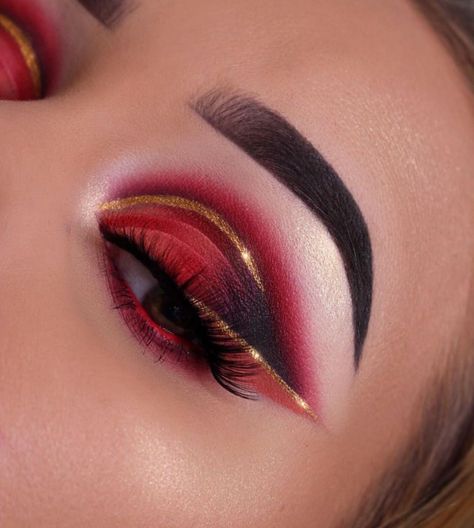 Makeup Looks James Charles Palette, Makeup Looks James Charles, James Charles Palette, Red Eye Makeup, Cut Crease Makeup, Red Makeup, Eye Makeup Designs, Gold Makeup, Makeup Eye Looks