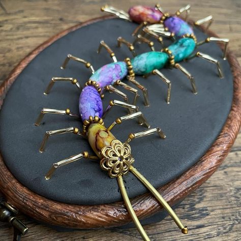 Ombrépede 🪱 #entomologyart #gothichome #beadersofinstagram #centipede #lowbrowartist #stitchery Art Experiments, Beaded Bugs, Entomology Art, Old Jewelry Crafts, Brow Artist, Beaded Jewelry Tutorials, Embroidery On Clothes, Gothic House, Needle Art