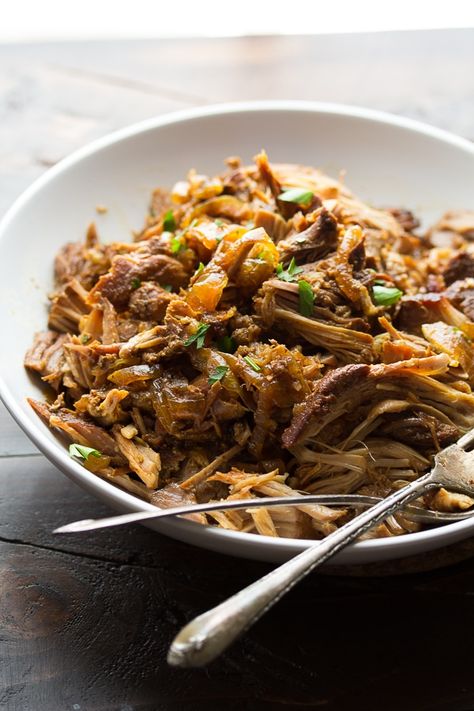 Slow Cooker Maple Pulled Pork (3 ways): 6 ingredients and 15 minutes to get it into the crockpot, then cook on low for 8 hours. And three ways to serve the pulled pork! @sweetpeasaffron Maple Pulled Pork, Pulled Pork Recipe Slow Cooker, Recipe Slow Cooker, Pulled Pork Recipe, Dinner Meal Prep, Sunday Meal Prep, Pork Recipe, Breakfast Dinner, Dinner Bowls