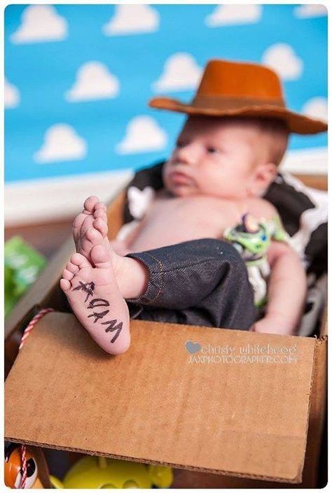 Toy Story Baby, Baby Toys Newborn, Boy Photo Shoot, Foto Newborn, Baby Photoshoot Boy, Baby Boy Photography, Baby Boy Photos, Foto Baby, Newborn Baby Photography