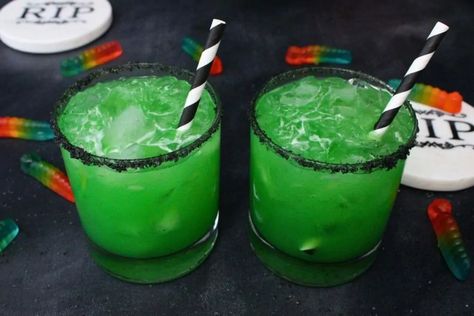 Beetlejuice Cocktail, Beetlejuice Drink, Beetlejuice Party Food, Halloween Drinks Alcohol, Beetlejuice Halloween, Gummy Worms, Halloween Drinks, Party Food And Drinks, Beetlejuice