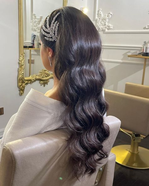 Hollywood Theme Hairstyles, Classy Prom Hair, Classy Prom Hairstyles, Debs Hairstyles, Official Hairstyle, Wedding Fest, Quince Hair, Light Makeup Looks, Bride Hairstyle