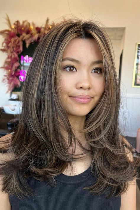 Mid Length Blow Dry Hairstyles, Hair One Length, Bouncy Blowout Medium Hair, Prom Hair Mid Length, Prom Hair Blowout, Hair Cuts For Wavy Hair Medium, Prom Blowout Hairstyles, Haircuts For Glasses Women, Hair Styles For Mid Hair Length