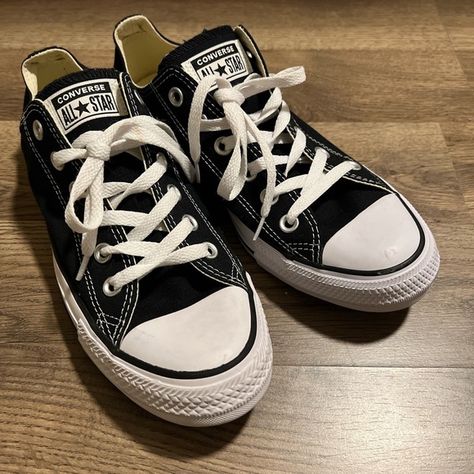 Black low top converse, size 9 Phoenix Reference, Converse Flat, Low Rise Converse, Black Converse Low, School Core, Suitcase Essentials, Cute Converse Shoes, Converse Aesthetic, Cute Converse