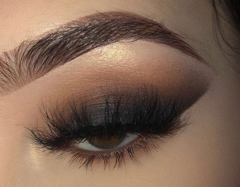 Mia & Demi (@mirroredbeauti) posted on Instagram: “Sharp & Smokey🤎 • • • • • #makeup #makeuptutorial #smokeyeye #eyeshadow #makeuptutorials #makeupaddict #makeupideas #eyebrows #eyelashes…” • Apr 19, 2020 at 12:45pm UTC Sharp Eyebrows, Eyelashes Magnetic, Smokey Makeup, Eyebrows Eyelashes, Eyelash Brands, Magnetic Eyelashes, Factory Design, Makeup Eyelashes, Mink Eyelashes