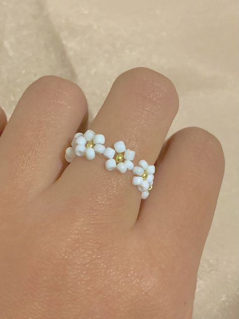 Excited to share the latest addition to my #etsy shop: White and Gold Seed Bead Daisy Chain Flower Ring || colorful and customizable ring || macrame ring band || dainty minimalistic #glass #goldring #whiteandgold #customring #flowerring #seedbeadring #cottagecore #daisychainring #minimalisticring Ring Macrame, Bead Daisy, Macrame Ring, Diy Wire Jewelry Rings, Wire Jewelry Rings, Diy Beaded Rings, Beaded Jewelry Earrings, Diy Ring, Easy Jewelry