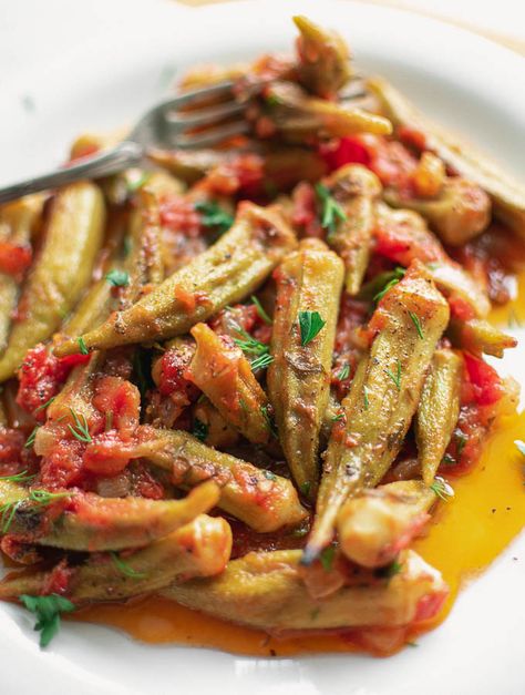 This baked okra is so simple and easy to make. Using fresh tomatoes, olive oil, onion, parsley, and dill. Using Fresh Tomatoes, Baked Okra, Cleaning Mattress, Okra And Tomatoes, Best Side Dish, Okra Recipes, Tomatoes Recipe, Greek Cooking, Southern Life