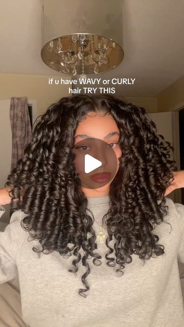 𝑒𝓂𝒾𝓁𝓎 𝒹𝑒𝓂𝒾𝒶𝓃 on Instagram: "hands down THE BEST curl routine out there" Emily Demian, Layers On Curly Hair, Healthy Curly Hair, Curl Routine, Updo Curly, Curly Hair Updo, Curly Hair Inspiration, Hairstyles Over 50, Hair Updo