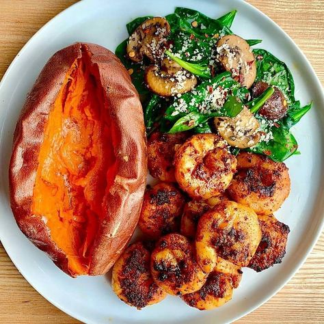 Fitness Meals🍗🍌🍛🍍 on Instagram: “Also check @foodtipz . . . By @sara.haven - whatsonmyplate: pan-grilled BBQ shrimp 🍤 (season shrimp with barbecue seasoning; in a pan, heat…” Sara Haven, Bbq Shrimp, Shrimp Seasoning, Easy Healthy Meal Prep, Healthy Food Dishes, Healthy Food Motivation, Läcker Mat, Healthy Meal Prep, Keto Dessert