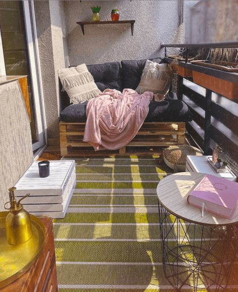 How to Build a Pallet Couch for Your Balcony - Balcony Boss Pallet Sectional Couch, Pallet Furniture Outdoor Couch, Pallet Sectional, Diy Pallet Couch, Pallet Seating, Two Seater Couch, Pallet Couch, Pallet Sofa, Long Sofa