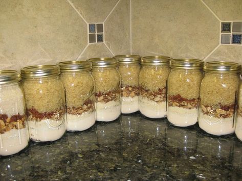 Make your own mixes - Frugal Village Tuna Helper, Mason Jar Mixes, Gifts In A Jar, Homemade Dry Mixes, Soup In A Jar, Homemade Pantry, Homemade Mixes, Mason Jar Meals, Homemade Seasonings