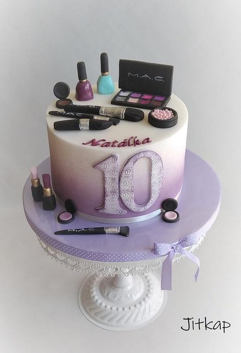 Makeup Cakes Birthday, Cosmetic Cake Ideas, Makeup Cake Ideas Birthdays, Make Up Cakes Birthdays Girly, Makeup Cake Ideas, Makeup Cake Design, Makeup Theme Cake, Birthday Dinner Dresses, Cosmetics Cake