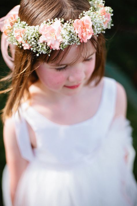 Flower Girl Hair Wreath, Country Spring, Săpunuri Handmade, Autumn Weddings, Flower Girl Bouquet, Flower Girl Crown, Babies Breath, Floral Crowns, Hair Wreaths