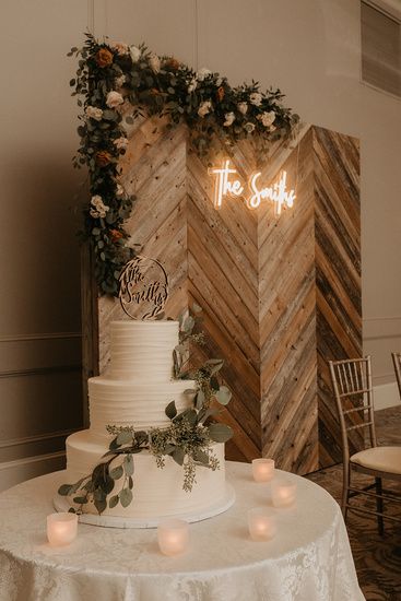 ... Sweetheart Table Backdrop Diy, Wood Backdrop Wedding, Renault Winery, Sweetheart Table Backdrop, Country Glam, Rainy Fall, Bee Wedding, Rustic Wedding Backdrops, Reception Backdrop