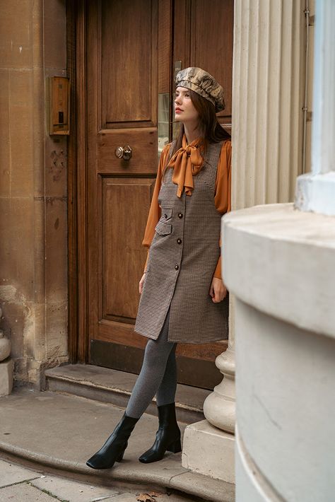 Winter Pinafore Dress, Outfit With A Hat, Pinafore Dress Outfit, 70’s Outfit, Academic Style, Dark Academic, Cottagecore Outfit, October Fashion, Cable Knit Dress