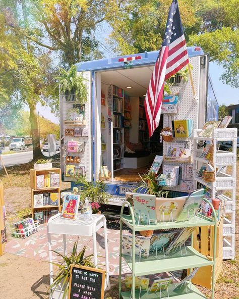 Bookstore Date Ideas, Bookstore Trailer, Pop Up Bookstore, Bookmobile Ideas, Mobile Bookshop, Romance Bookstore, Mobile Bookstore, Book Store Aesthetic, Book Truck