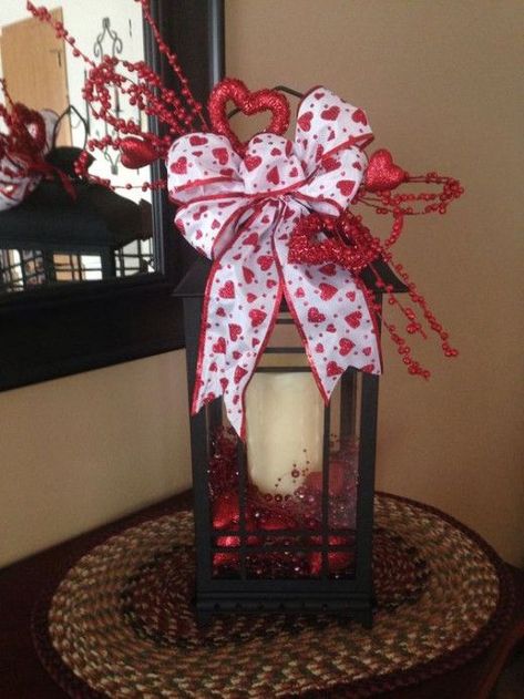 Valentines Room, Feb 14th, Valentines Day History, Saint Valentin Diy, Valentines Bricolage, Valentine Centerpieces, Diy Valentine's Day Decorations, Valentinstag Party, Diy Valentines Decorations