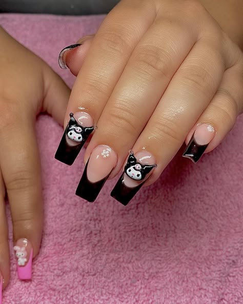 Kuromi Nail Charms, Sanrio Nail Inspiration, Sanrio Acrylic Nails Short, Sanrio Nails With Charms, Kuromi French Tips, Sanrio Nail Charms, Black Sanrio Nails, Hello Kitty Nail Charms, Back2school Nails