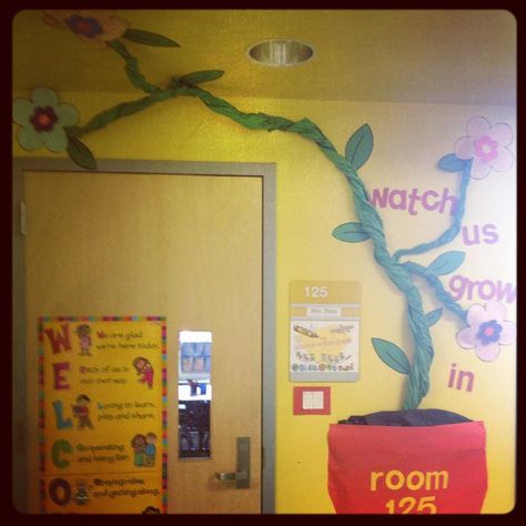 watch us grow! so cute. Garden Theme Classroom, Trendy Classroom, Learning Garden, Data Wall, Science Wall, Gardening Activities, Fall Lesson Plans, Science Room, Inquiry Learning