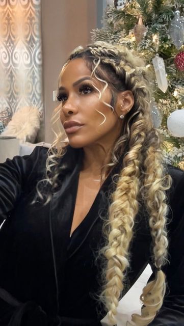 Junise Walker on Instagram: "✨ Boho. Chic. Classy. ✨Butterfly cornrows on @shereewhitfield braided by @adorningimpact Hair by @adorningimpact Hair supplied by @adorningimpactcollection 🛍️ Link in bio ( www.AdorningImpact.com )" Feed In Butterfly Braid, Butterfly Goddess Braid, Boho Butterfly Braids, Blonde Butterfly Braids, Braid Down Hairstyles, 2 Cornrow Braids Natural Hair, Butterfly Braids With Curls, Butterfly Cornrows, Butterfly Feed In Braids