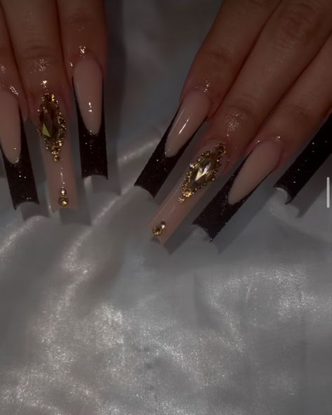 Black And Gold Bling Nails, Buchona Nails Acrylic, Black And Gold Birthday Nails, Black And Gold Acrylics, Buchona Nails, Mexico Nails, Baby Pink Nails Acrylic, Quince Nails, Acrylic Nails Nude