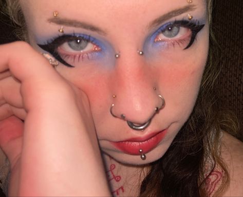 #piercingaddict #piercing #girlswithtattoos #egirl #face #bridgepiercing #highnostrils #double #stretchedseptum #nostrilpiercing #eyebrows #eyebrowpiercing #verticallabret #blueeyemakeup #eyeliner #hoodedeyemakeup #softaesthetic #aesthetic 🧡 Double Bridge Piercing, Egirl Face, Double Eyebrow Piercing, Stretched Septum, Bridge Piercing, Piercing Inspo, Women Portrait, Hooded Eye Makeup, Eyebrow Piercing