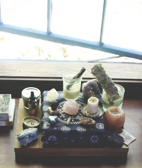 Windowsill Altar Tiny Altar, Protection Altar, Crystal Intentions, Meditation Room Design, Sage Crystals, Crystal Alter, Smudging Crystals, Altar Space, Crystal Altar