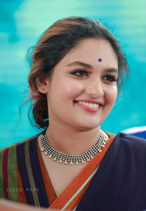 Hot Aunt Outfit, Prayaga Martin, Face Glow, Indian Natural Beauty, Beautiful Beautiful, Saree Models, Actress Pics, Traditional Wear