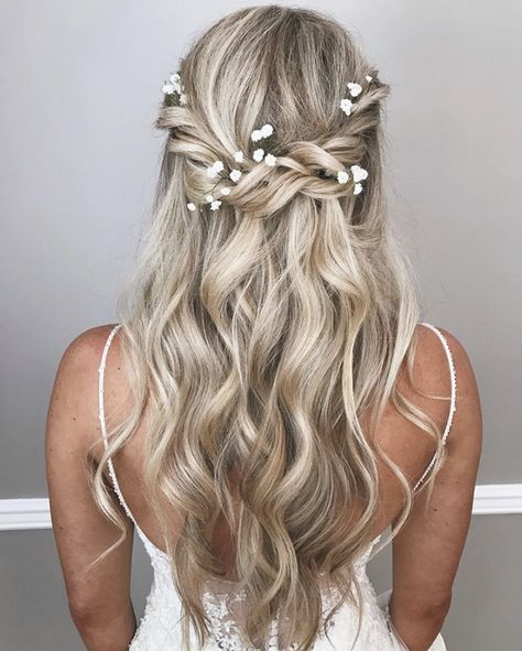 Fish Braid, Curly Braided Hairstyles, Bridal Hair Makeup, Sophisticated Hairstyles, Breath Flowers, Creative Hair Color, Short Hair Lengths, Romantic Hairstyles, Beach Wedding Hair