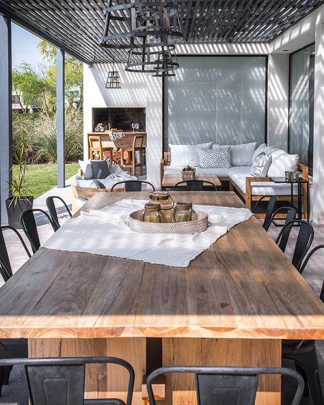 Casa Country, Mesa Exterior, Rustic Dining Table, Backyard Patio, Country House, Pergola, Conference Room Table, Sweet Home, Dream House