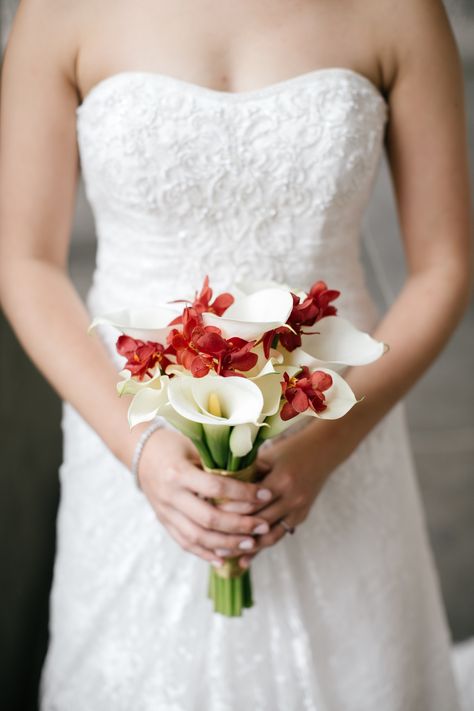 Orchid Cala Lily Bouquet, Chinese Wedding Bouquet, Red Orchid Bouquet, Calla Lillies Wedding, Calla Lillies Bouquet, Wren Photography, Modern Chinese Wedding, Red Flower Bouquet, Orchid Bouquet Wedding