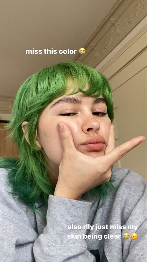 enya enjajaja green hair mullet @/enyaumanzor on ig Bob Dyed Hair, Color Buzzcut, Enya Umanzor, Everyday Hair, Shag Haircuts, Hair Specialist, Awesome Hair, Brave Women, Shag Haircut