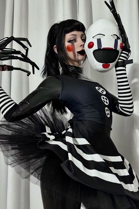 marionette cosplay Marionette Cosplay, Marionette Costume, Cosplay Fnaf, Fnaf Costume, Puppet Costume, Fnaf Cosplay, Idee Cosplay, Fnaf Movie, Cosplay Diy