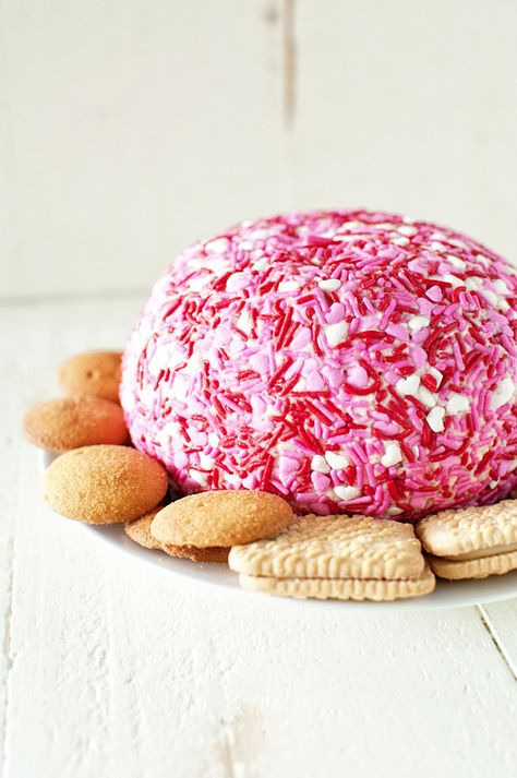 Strawberry Cheese Ball Recipes, Valentine Cheese Ball, Valentine Savory Snacks, Cheesecake Cheeseball, Dessert Cheeseball, Desert Dips, Cookie Dippers, Valentine's Sweets, Cheeseball Recipes