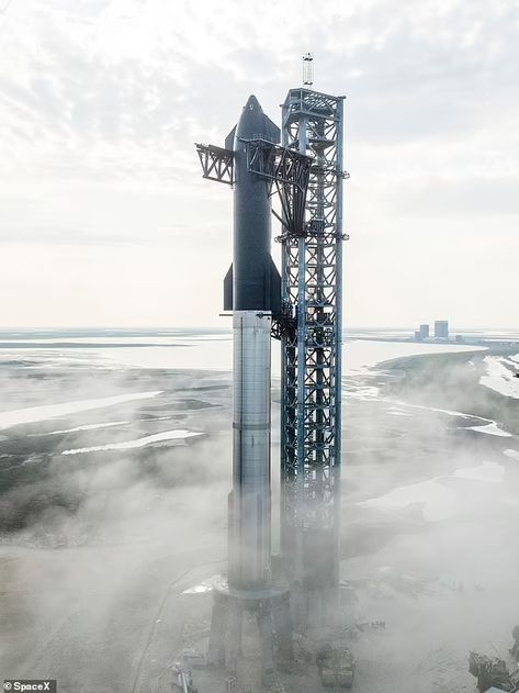 Tesla Spacex, Nasa Moon, Orion Spacecraft, Spacex Starship, Spacex Launch, Nasa Photos, Space Launch, Moon Missions, Launch Pad