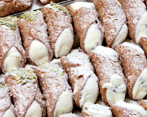 Sicilian Cannoli: Sicily's most famous sweet Sicilian Cannoli Recipe, Sicilian Cannoli, Italian Cannoli, Cannoli Siciliani, Cannoli Filling, Cannoli Recipe, Cannoli Cream, Italy Magazine, Italian Pastries