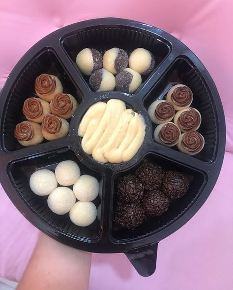 Brownie Desserts Recipes, Brownie Desserts, Food Platters, Cute Food, Cake Designs, Waffles, Dessert Recipes, Food And Drink, Candy