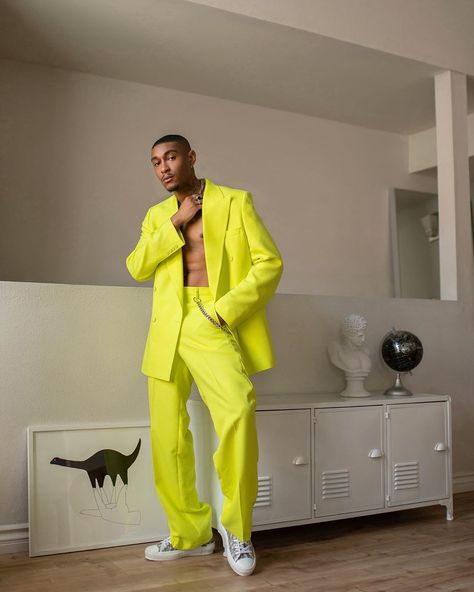 Darion Benzo Famous on Instagram: “🎾 Neon Suited 📷 @allendaniel” Darion Benzo, Suits And Sneakers, Pinterest Design, Fire Fits, Mens Fashion Fall, Stylish Mens Outfits, Dope Fashion, Krakow, Fashion Mode