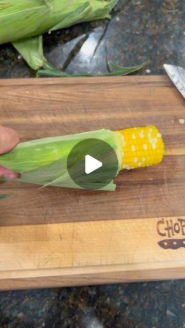 @mead.weaver on Instagram: "Now that it’s sweet corn season, here’s a reminder of the best way to cook a few ears at a time. #corn #sweetcorn #cornonthecob #microwave #foodie #simplerecipes #foodstagram #simplemeals" Corn On The Cob, Sweet Corn, Mead, Veggie Recipes, Food Hacks, Cooking Tips, Dinner Ideas, Corn, Easy Meals