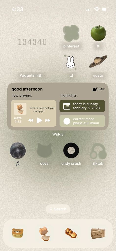 Cute Lock Screen Widget Ideas, Iphone Layout Widget, Cool Iphone Widgets, Gif Lockscreen Iphone Widget, Phone Background Inspo With Widgets, Widgy Widget Ideas, Cute Layout Iphone, Backgrounds For Widgets, Cute Widget Apps